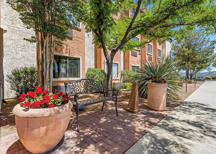 Days By Wyndham Camp Arizona Hotel