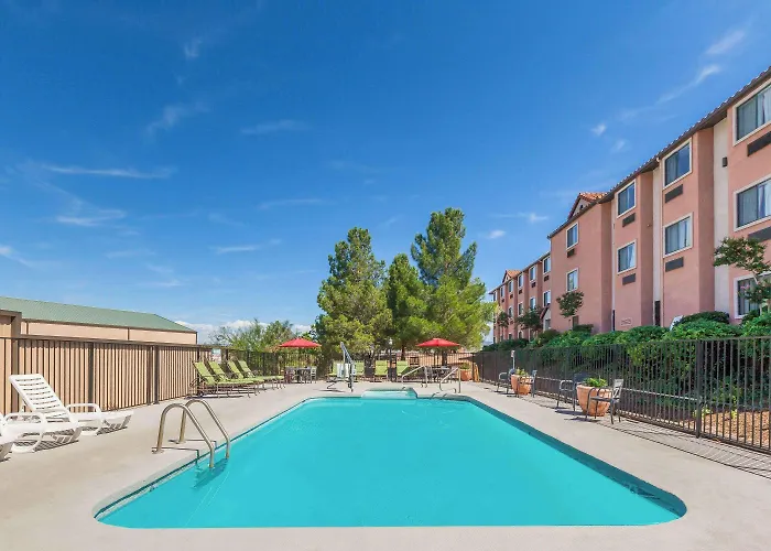 Days By Wyndham Camp Arizona Hotel